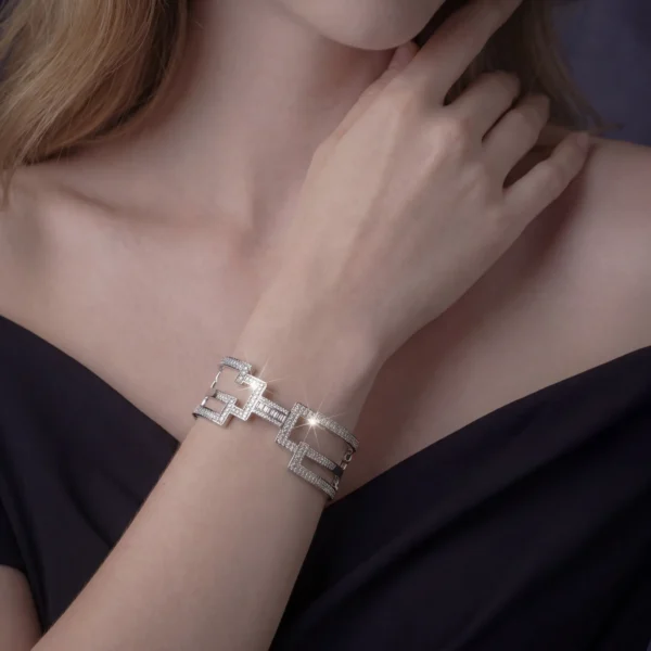 close-up-geometric-diamond-bracelet-detail